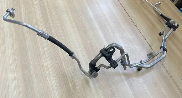 Peugeot Expert Air conditioning (A/C) pipe/hose 9807761280