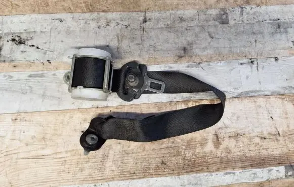 Opel Vectra C Rear seatbelt 041039