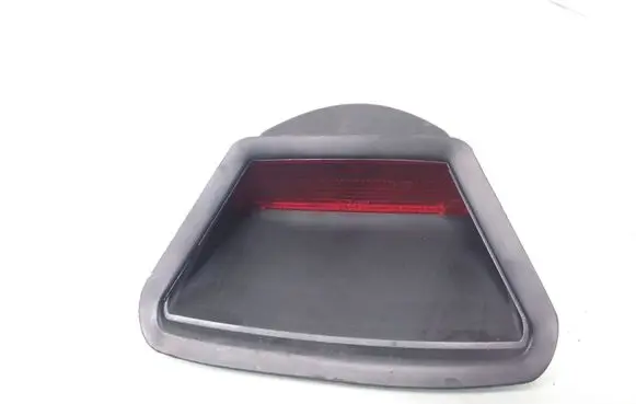 Third/center stoplight