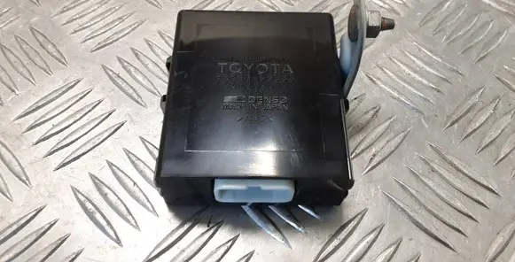 Toyota Land Cruiser (HDJ90) Transfer box differential control unit 8953360080 1796000210
