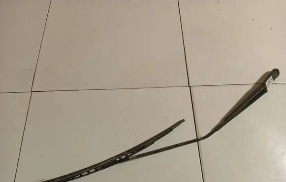 Volkswagen Transporter - Caravelle T5 Front wiper blade arm