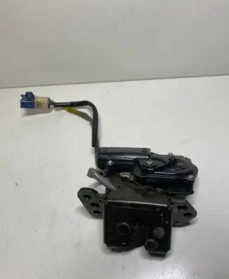 Toyota Corolla Verso AR10 Loading door lock 