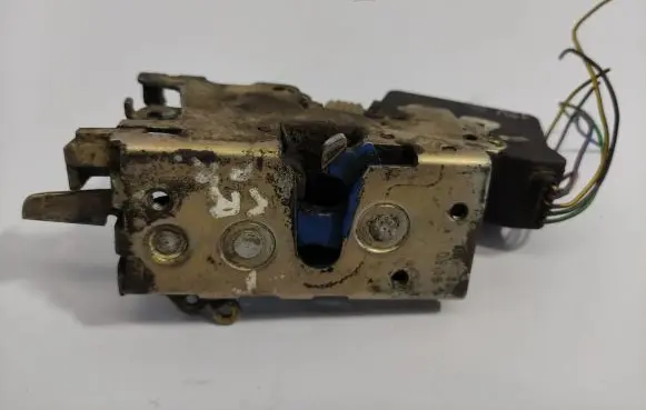 Volkswagen II LT Front door lock 901720 0535
