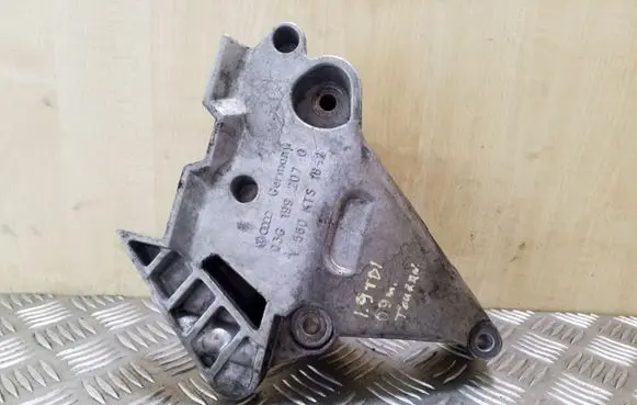 Volkswagen Touran I Engine mounting bracket 03G199207G
