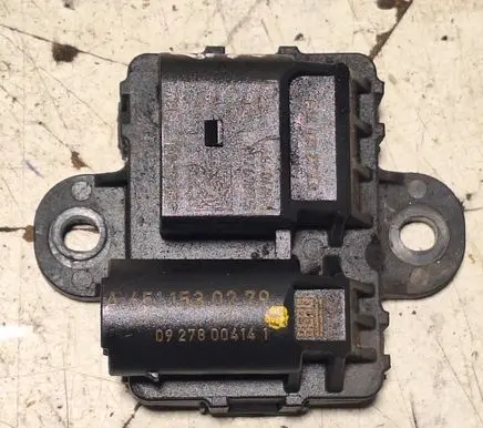 Mercedes-Benz E W212 Glow plug pre-heat relay A6511530279 0927800414