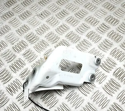 BMW X6 G06 Fender mounting bracket 7472596