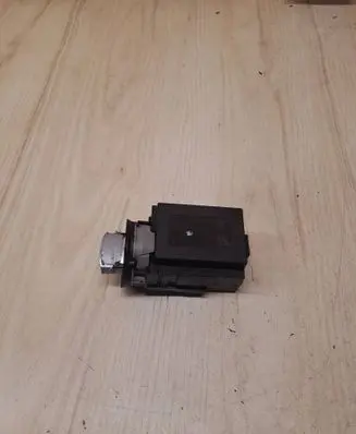 Volkswagen PASSAT B6 Ignition lock 3C0905843R 33303401 2430012S