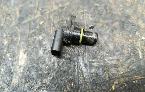 Volkswagen Golf VII Camshaft position sensor 04C907601A