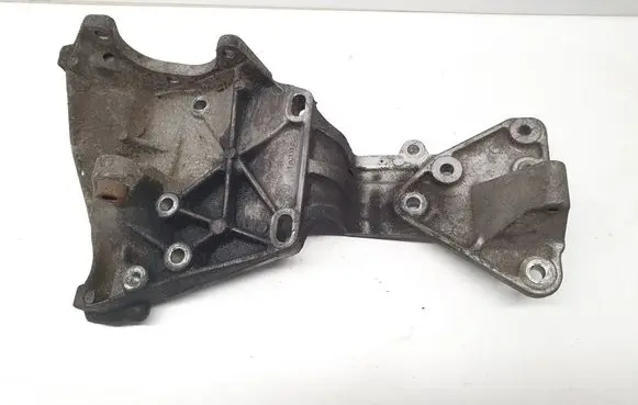 Volvo V70 Engine mounting bracket 31316673