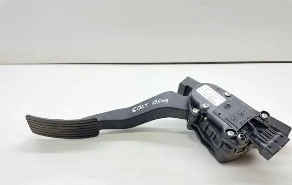 Mitsubishi Colt Accelerator throttle pedal A4543000304 MN125792