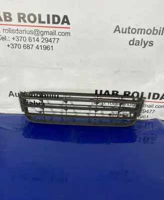 Volkswagen Touran I Front bumper lower grill 1T0853677