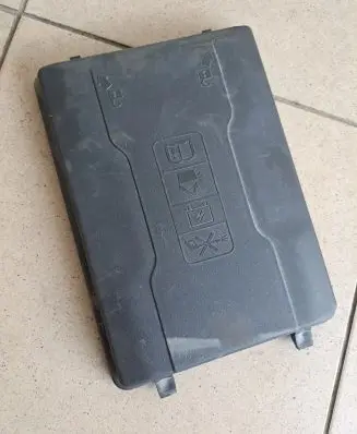 Chevrolet Corvette C7 Fuse box cover