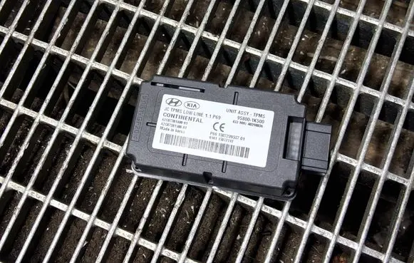 Hyundai ix20 Tire pressure control unit 958001K500 7265020704