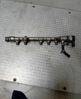 Toyota Yaris Fuel main line pipe 2381033030 05234892