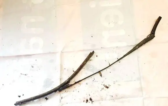 Volkswagen Jetta V Front wiper blade arm 5c7955410