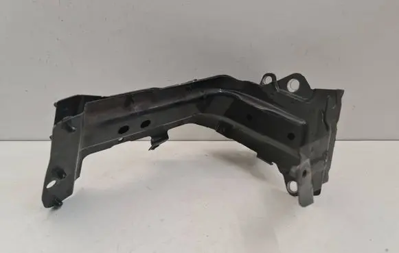 Audi Q7 4M Fender mounting bracket 4M0821131C