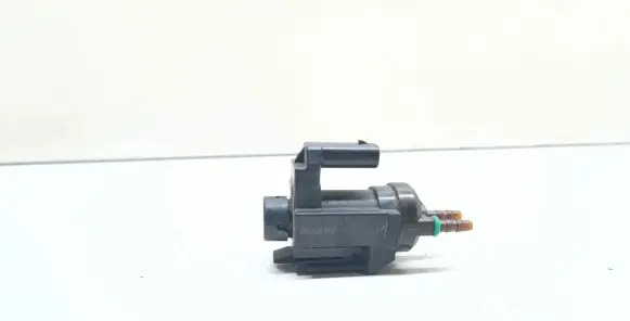 BMW 4 F32 F33 Vacuum valve 8570591 70478502