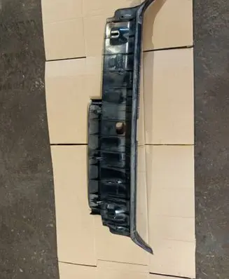 BMW 7 E65 E66 Trunk/boot sill cover protection 8223560