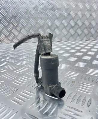 Volvo V70 Windscreen/windshield washer pump