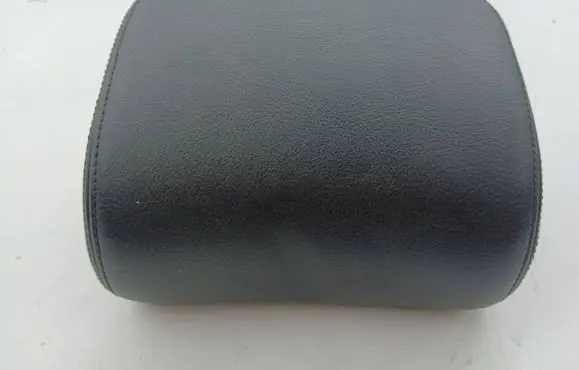 Volkswagen PASSAT B6 Rear seat headrest 