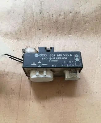 Volkswagen Golf III Coolant fan relay 357919506A