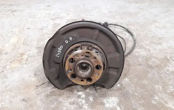 Mercedes-Benz CLS C219 Rear wheel hub 2113508408 2113570408