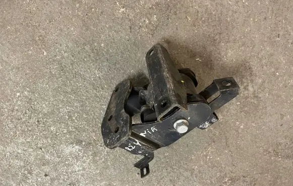 Hyundai i10 Engine mount bracket