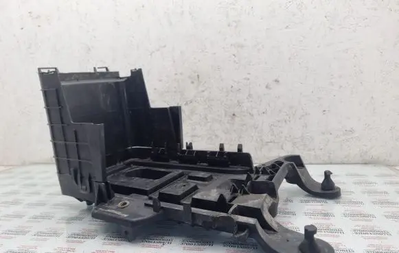 Volkswagen PASSAT B6 Battery tray 1K0915333C