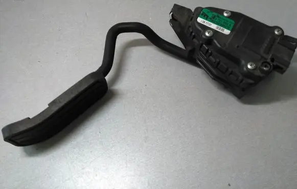 Volkswagen Sharan Accelerator throttle pedal 7M3721603A YM219F836CB 6PV00802603