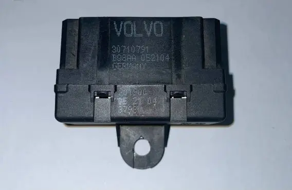 Volvo V70 Seat heating relay 30710791 A052104