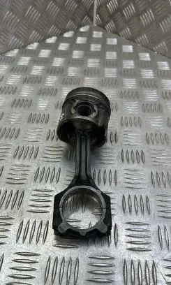 KIA Sportage Piston with connecting rod