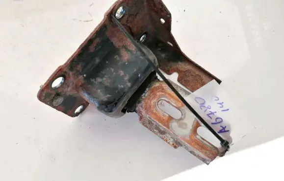 Citroen C2 Engine mount bracket 9641949580