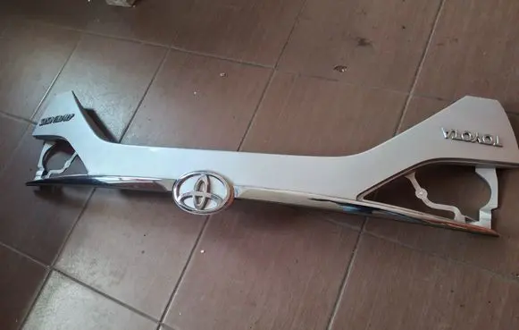 Toyota Avensis T270 Tailgate trim 7681105110