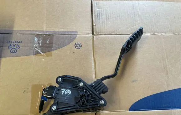 Honda CR-V Accelerator throttle pedal 31311J05