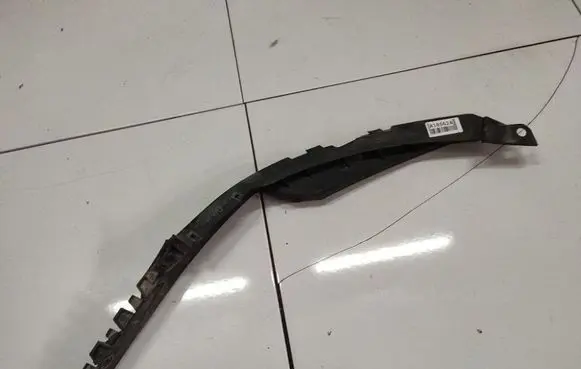 Front bumper mounting bracket