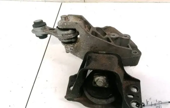 Nissan Primera Engine mount bracket 11210BN702 11210BV000