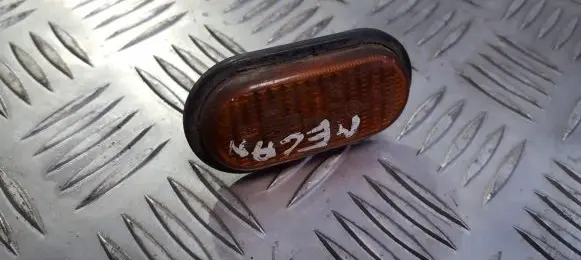 Renault Megane I Front fender indicator light 7700847333