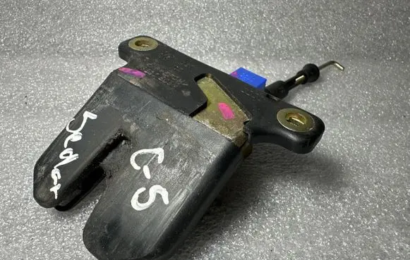 Audi A6 S6 C5 4B Tailgate/trunk/boot lock/catch/latch 4B5827505D 805959489B