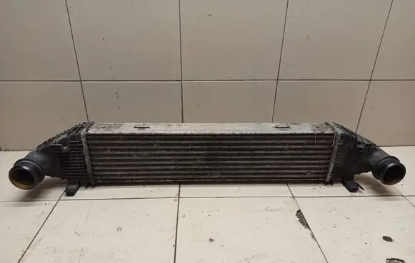 Mercedes-Benz C W204 Intercooler radiator A2045000300