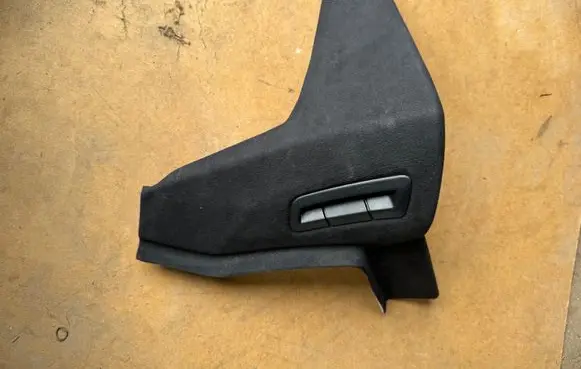 BMW 8 G15 Seat belt trim 7469382 158941 51437469382