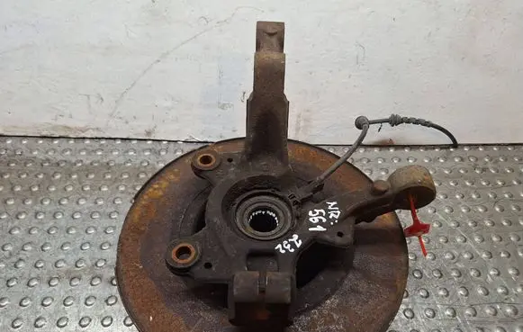 Renault Clio III Front wheel hub spindle knuckle S25056561 8200345945