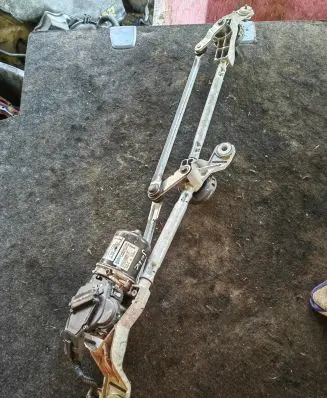 Nissan Juke I F15 Front wiper linkage and motor 288001KE0C