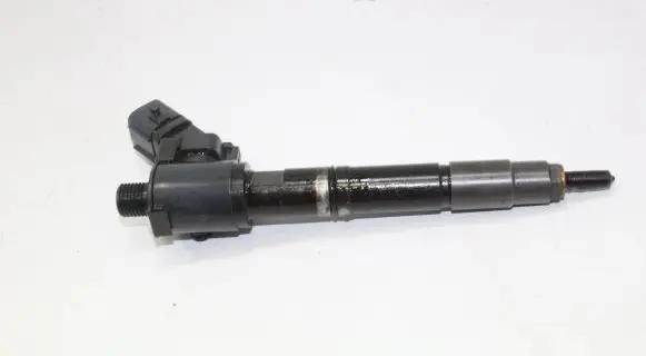 Volvo S60 Fuel injector 31405404