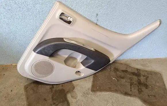 Mitsubishi L200 Rear door card panel trim