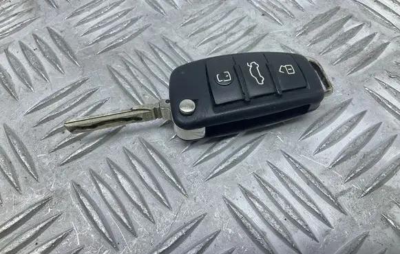 Audi TT TTS Mk2 Ignition key/card 8P0837220D