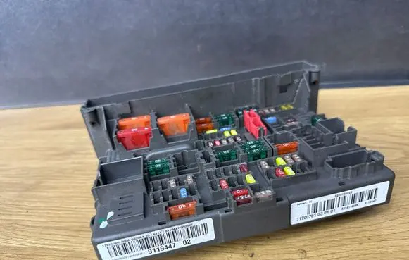 BMW 3 E90 E91 Fuse module 9119447