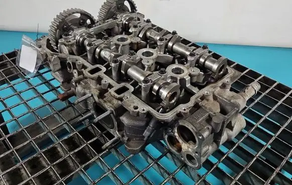 Peugeot 208 I Engine head 10B206 IMPRK1551981