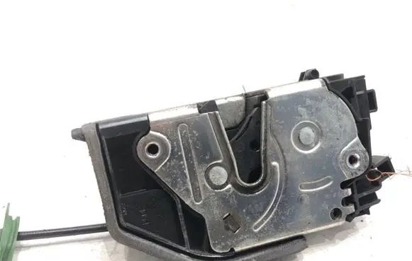 BMW X3 E83 Rear door lock 7167069