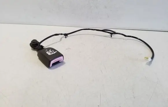 Nissan Pathfinder R51 Front seatbelt buckle E034501