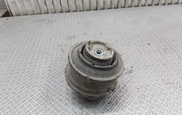 Mercedes-Benz C W203 Engine mount bracket